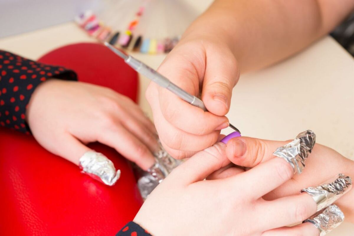 3 técnicas para lucir un color permanente en las uñas