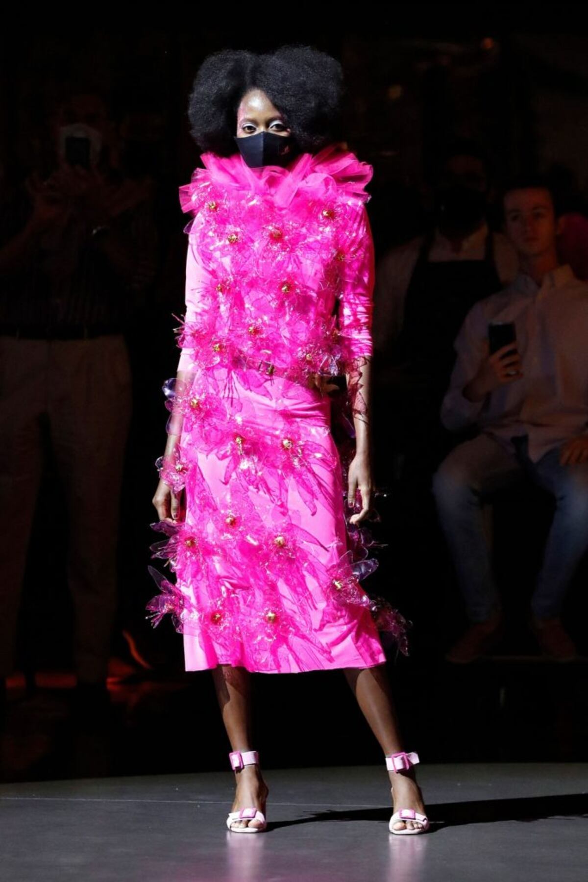 En backstage con mascarilla: Magda Tamayo cuenta su regreso a la pasarela