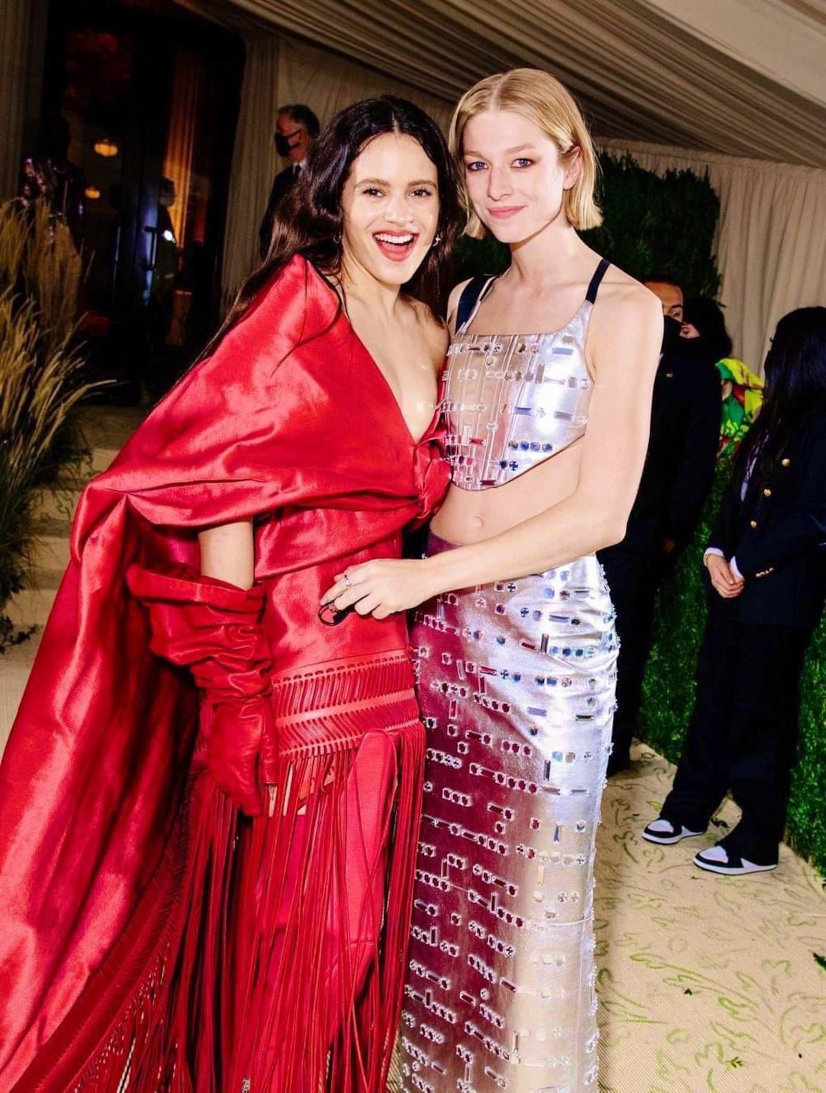 La actriz Hunter Schaffer confirmó que tuvo una relación con la cantante Rosalía