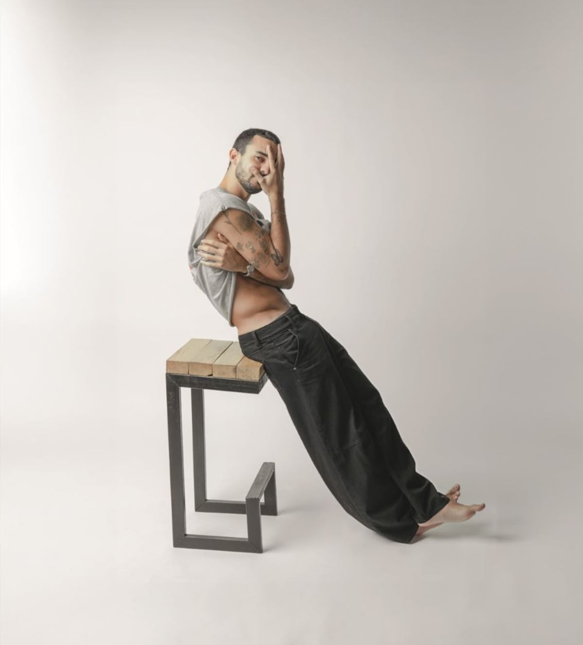 ‘Es mejor pedir perdón que pedir permiso’, la filosofía de Robert Spratt, vocalista de Entre Nos