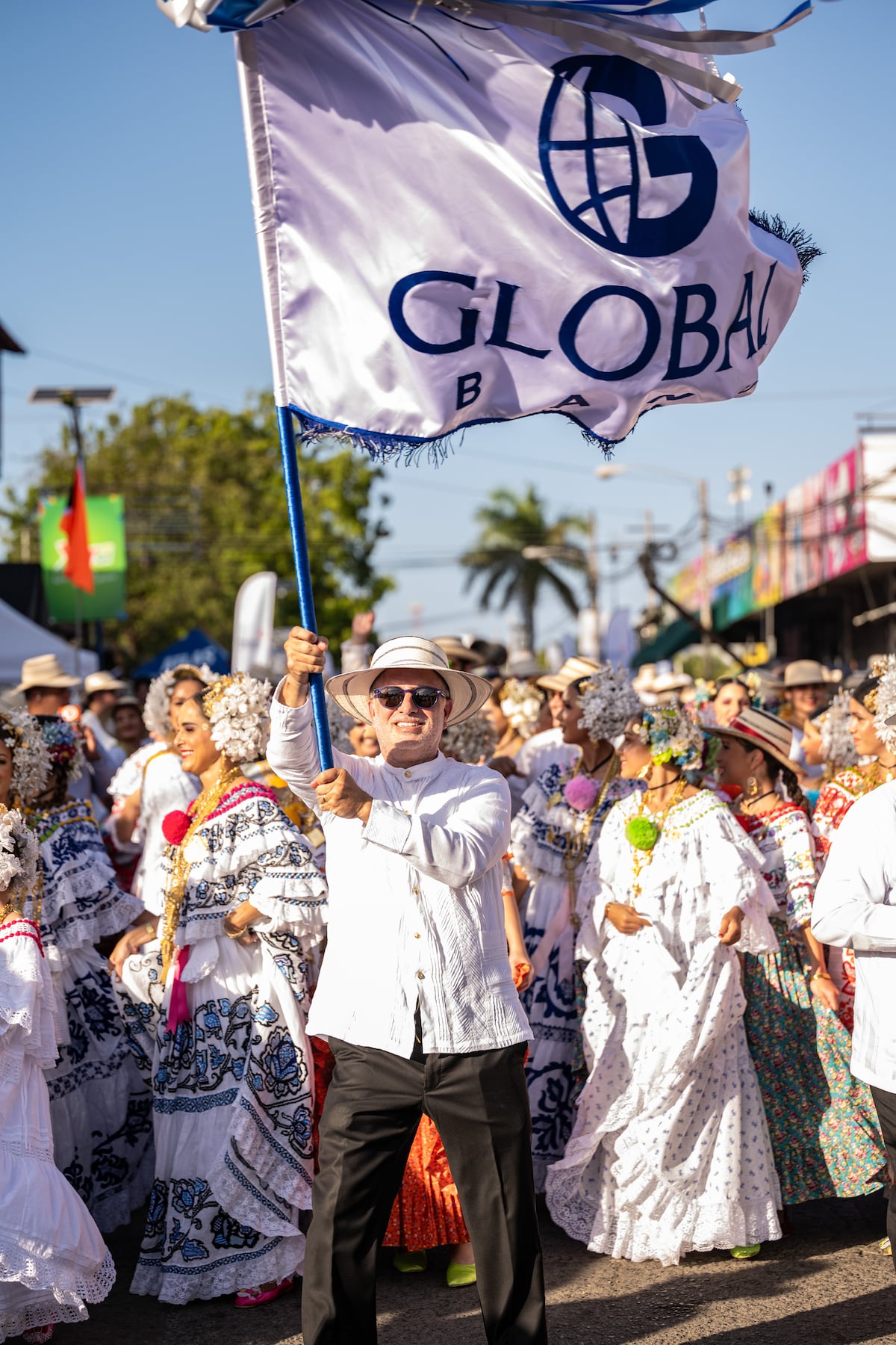 Global Bank celebra con orgullo y alegría una década participando en las Mil Polleras