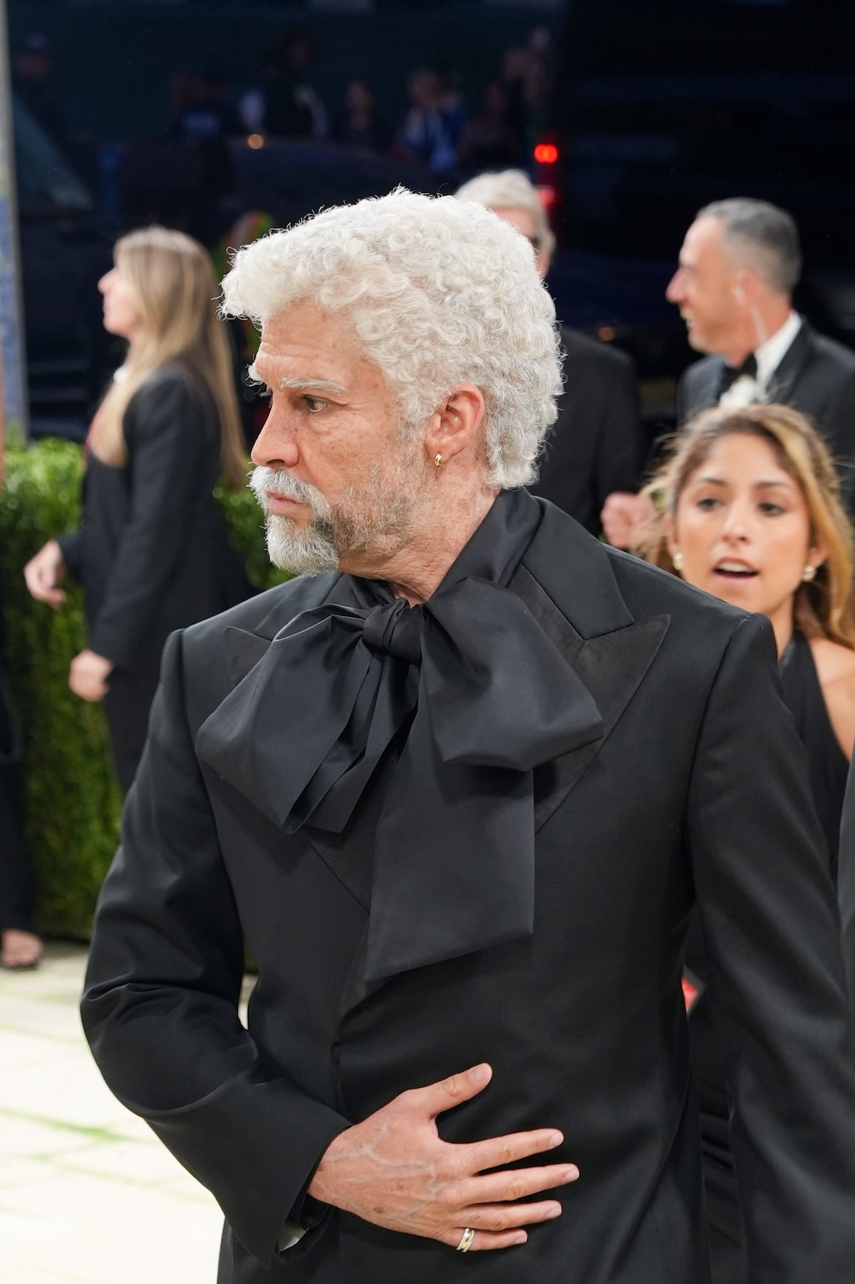 Benito abuelito: Bad Bunny asiste a la Met Gala 2026 maquillado como una persona mayor