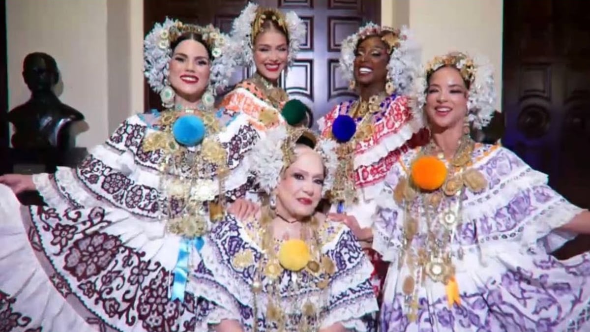 Vestidas con pollera: la Dra. Nancy, la actriz Adamari López, la ex miss Migbelis Castellanos y las presentadoras Amara ‘La Negra’ y Karina Banda 