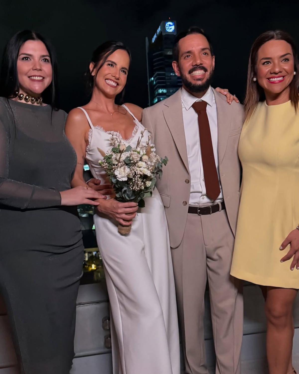 La boda civil de la presentadora panameña Andrea Pérez Meana en un restaurante japonés en la ciudad