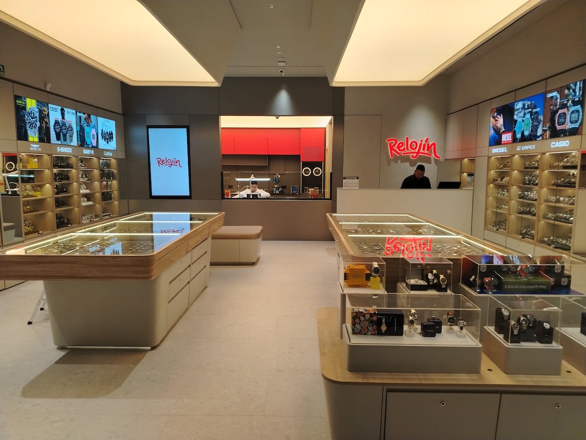 Relojín brilla en Brisas Capital Mall