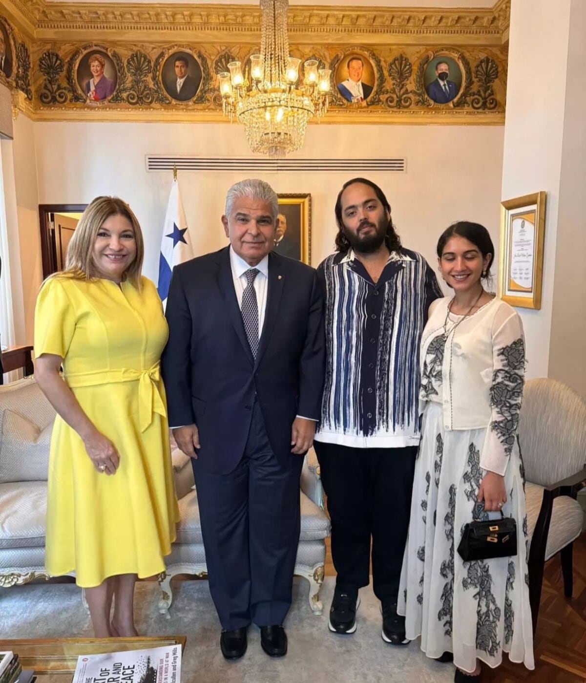 La primera dama, Maricel de Mulino, reutiliza un vestido amarillo en acto oficial del 2 de enero en la Asamblea Nacional