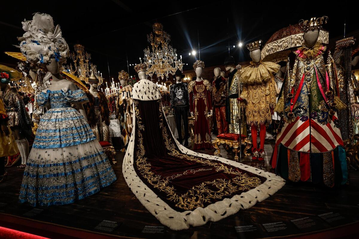 200 prendas de Dolce & Gabbana homenajean la historia cultural italiana en París