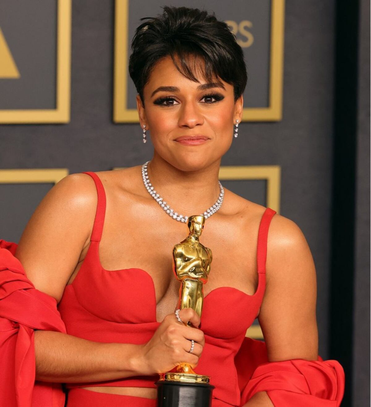 10 beauty looks de los premios Oscar 2022