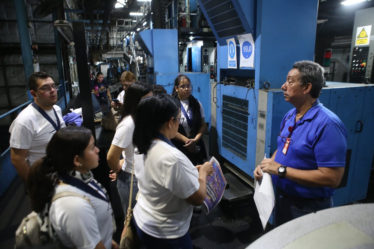 Finalistas de Talenpro visitan Corporación La Prensa antes de la gran final