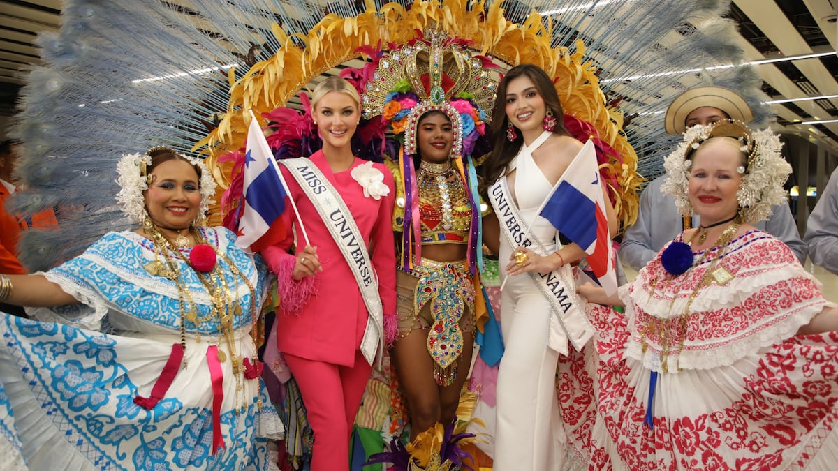 De fucsia y llevando un broche de flor, así lució Victoria Kjaer, Miss Universo, a su llegada a Panamá