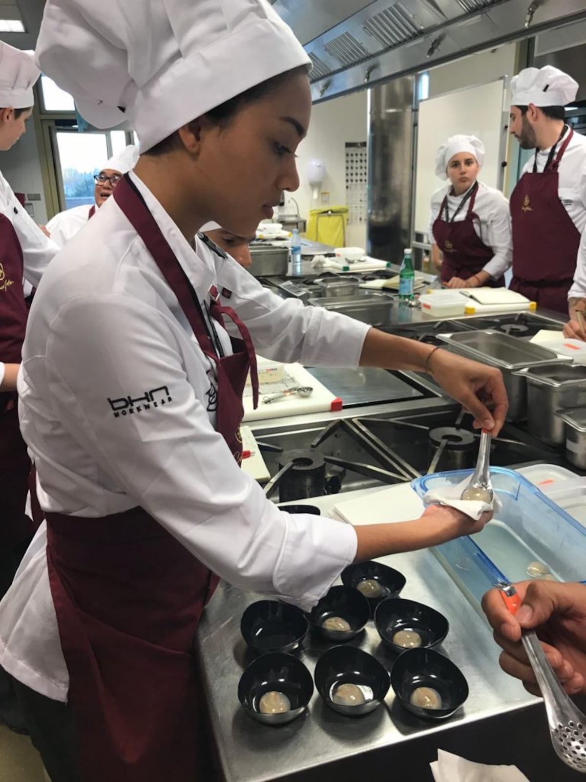 Cocinando la flor de plátano y otras joyas de la tierra panameña