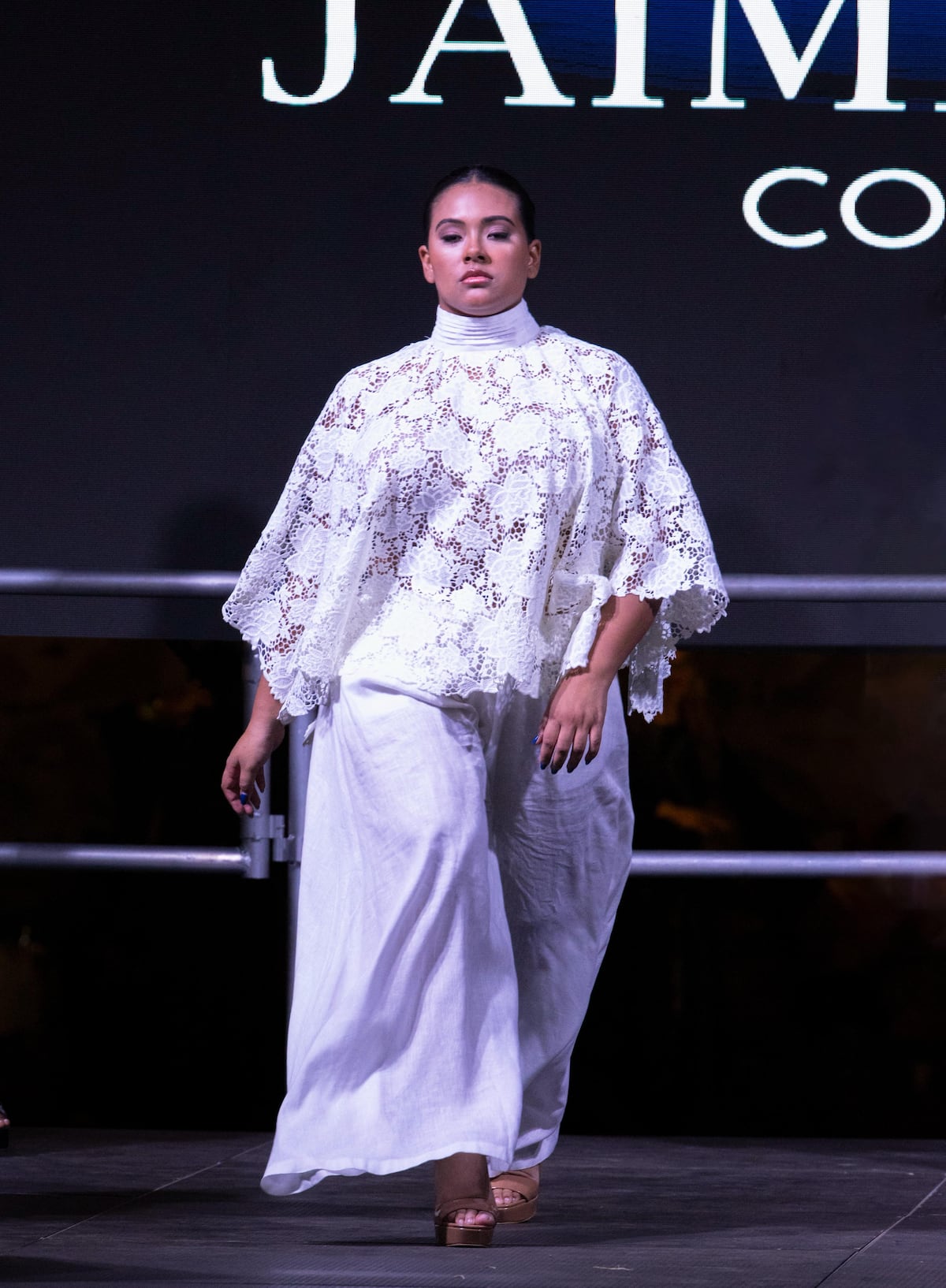 El diseñador Jaime Luna y su nueva colección trabajada con materiales recuperados y talento universitario