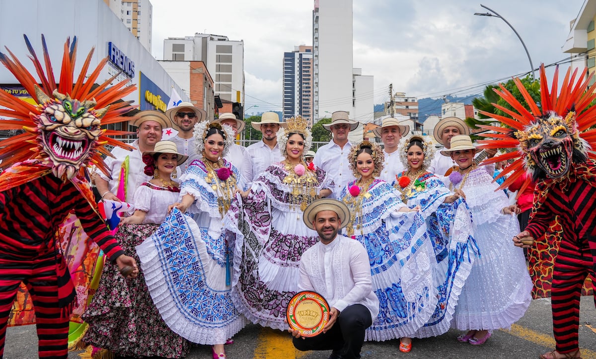 Las reinas de Calle Abajo de las Tablas participaron de festividades en Bucaramanga, Colombia