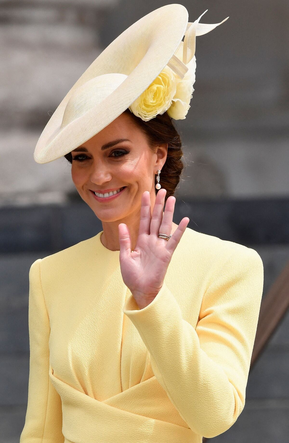 Las duquesas Meghan y Kate, y sus looks similares en las fiestas de la reina