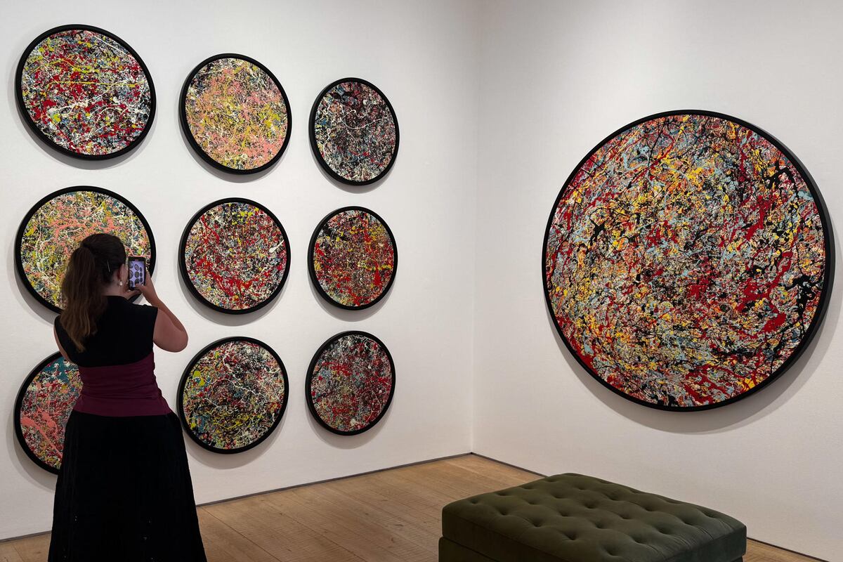 Ed Sheeran saca su lado más ‘pollockiano’ con una exposición de sus pinturas en Londres