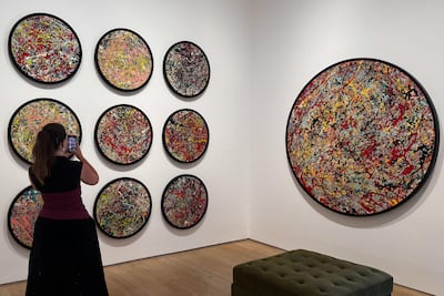 Ed Sheeran saca su lado más ‘pollockiano’ con una exposición de sus pinturas en Londres